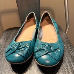 Elegant Teal Flats with Bow Detail